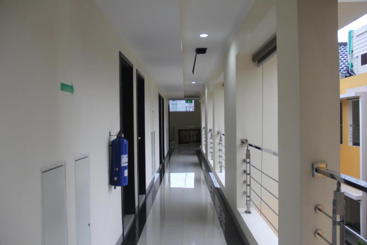 Hotel Griya Indah Sari Solo Esterno foto